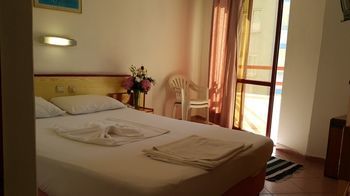 אלאניה Midi Hotel מראה חיצוני תמונה