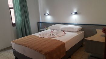אלאניה Midi Hotel מראה חיצוני תמונה