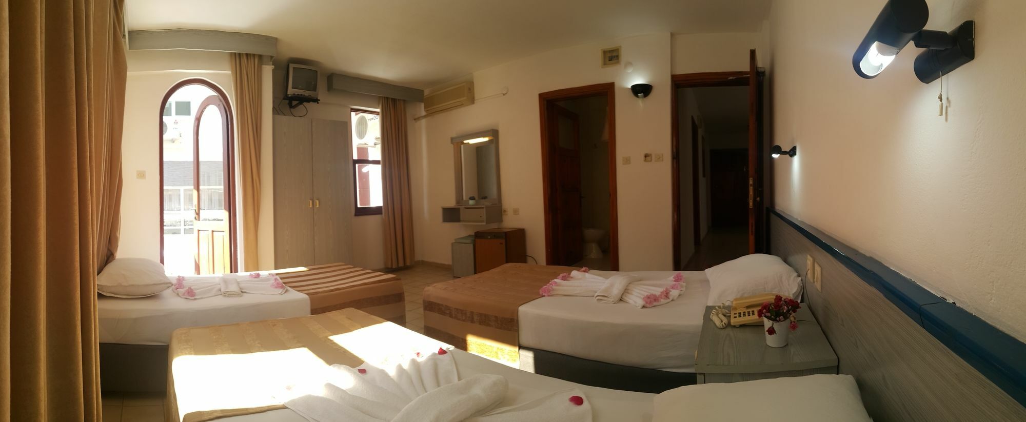 אלאניה Midi Hotel מראה חיצוני תמונה