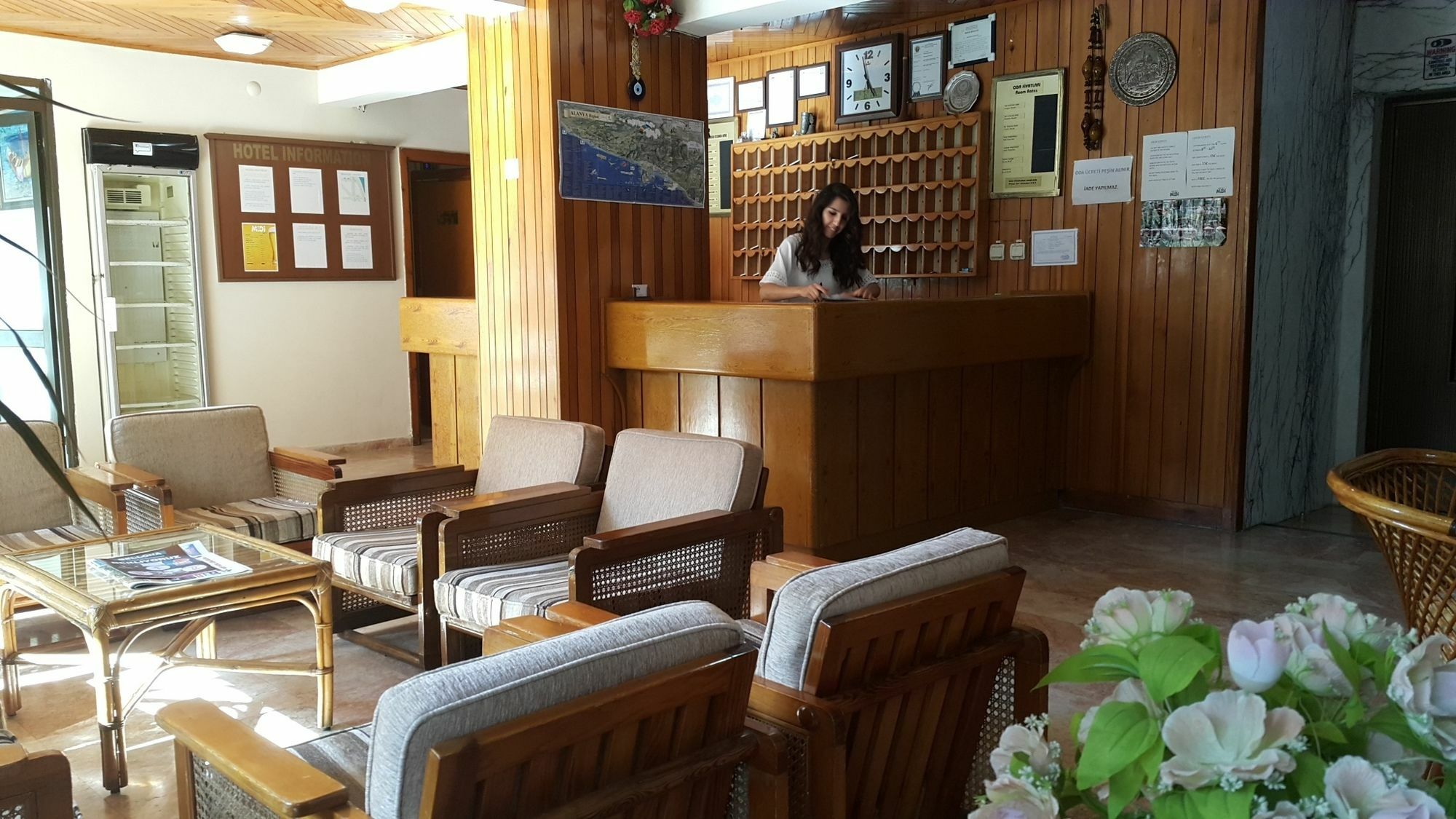 אלאניה Midi Hotel מראה חיצוני תמונה