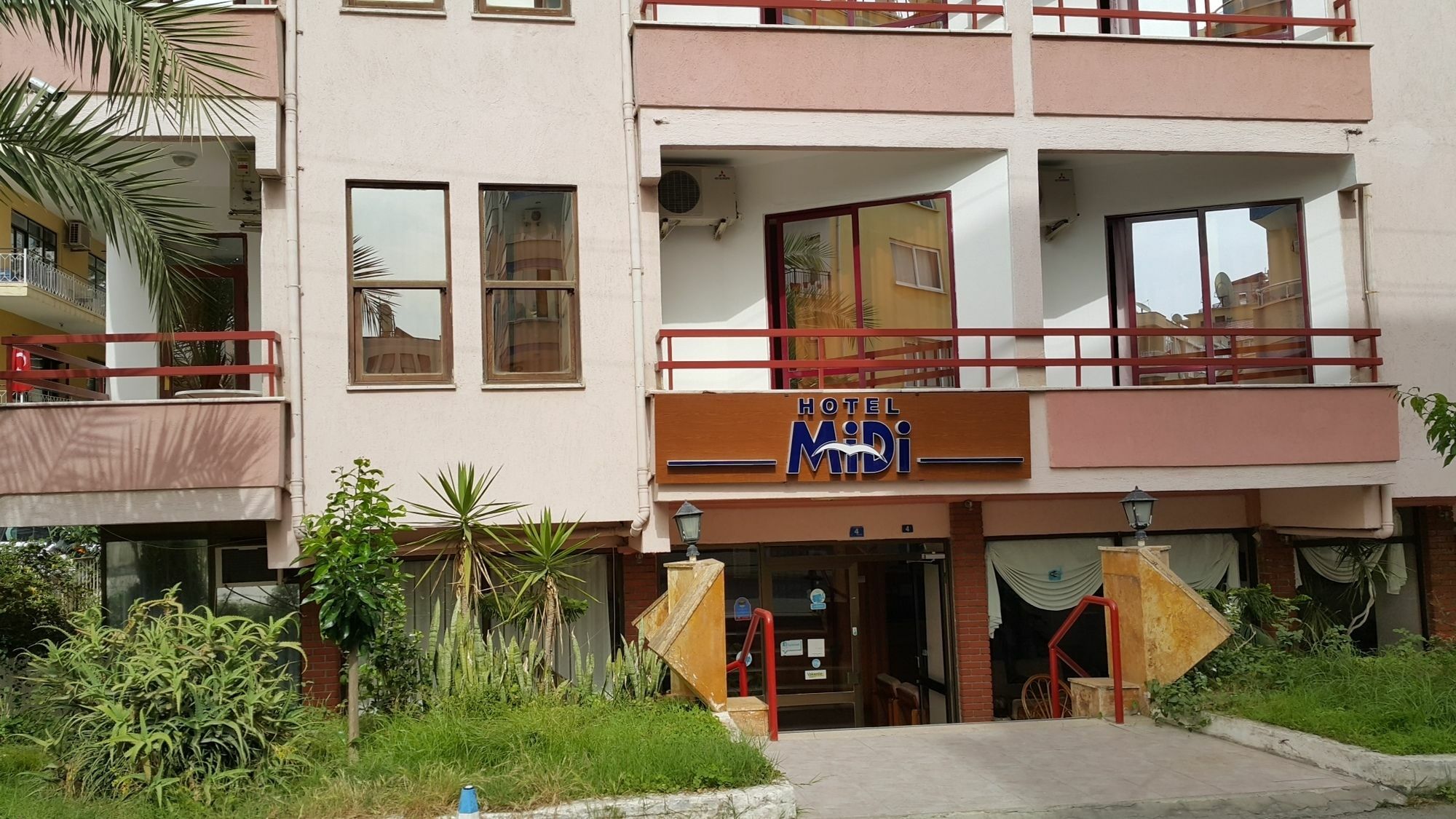 אלאניה Midi Hotel מראה חיצוני תמונה